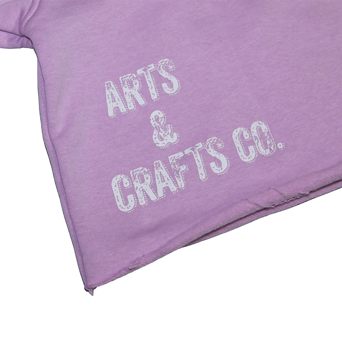 NUMMI VESTES lavender cropped hoodie with raw-edge hem and white Arts & Crafts Co. graphic print